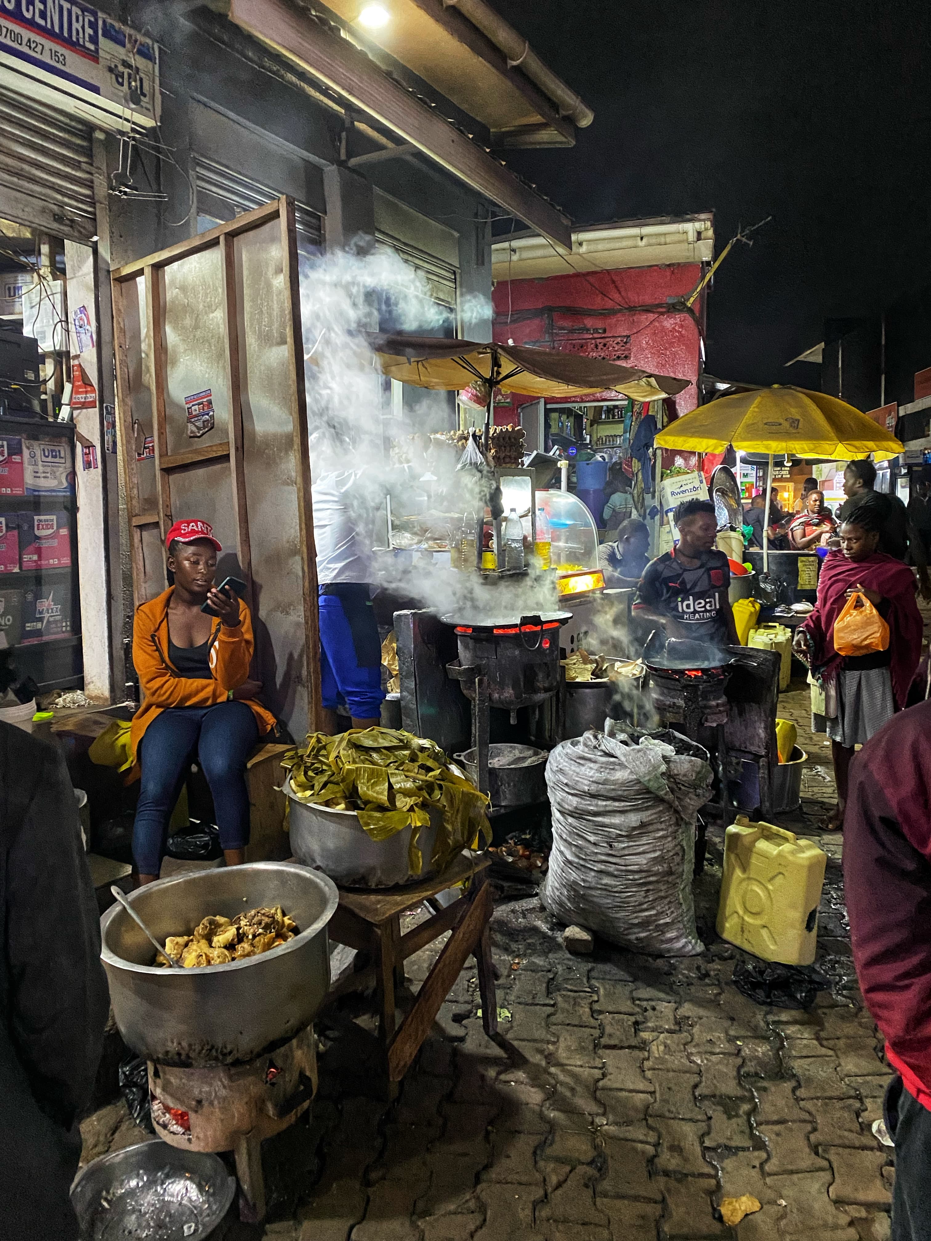 Kinua empowers women entrepreneurs, lighting the way out of poverty.